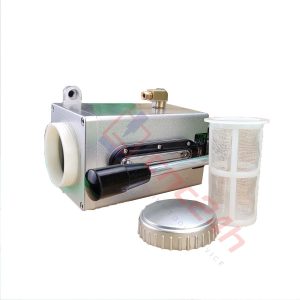 Bơm dầu bôi trơn tay, 500ml, đế bằng nhôm đúc. Mắt hiển thị mức dầu. Đường kính ống ngõ ra 4mm, tặng kèm đầu chuyển 6mm. Phù hợp dầu N32 - N68.